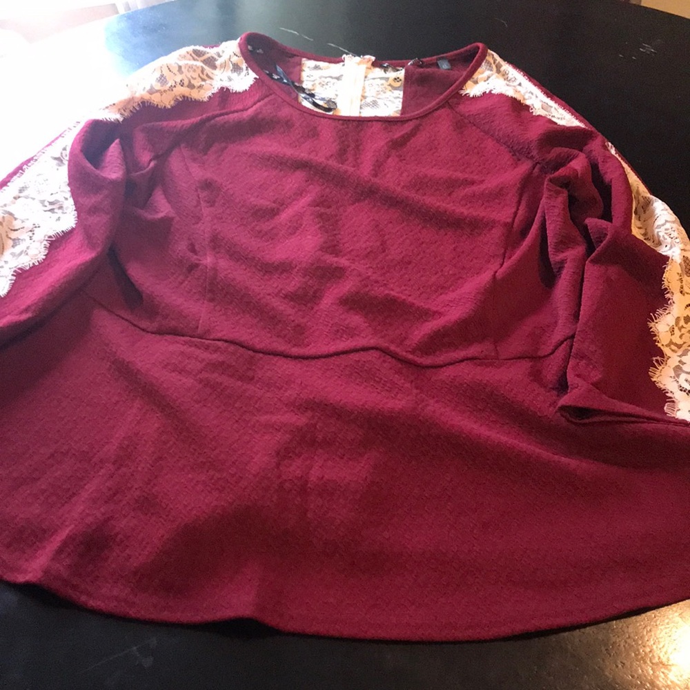 Looks New XL BKE Maroon & Lace Top 💥